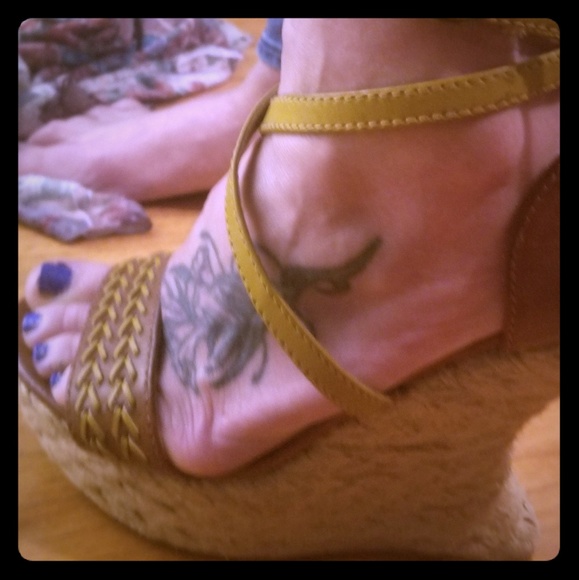 Size 6 strappy wedges - Picture 2 of 6
